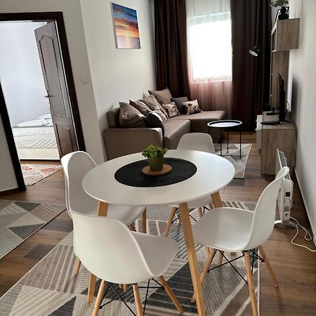 Sky Lux Apartmani Surcin Ngoại thất bức ảnh