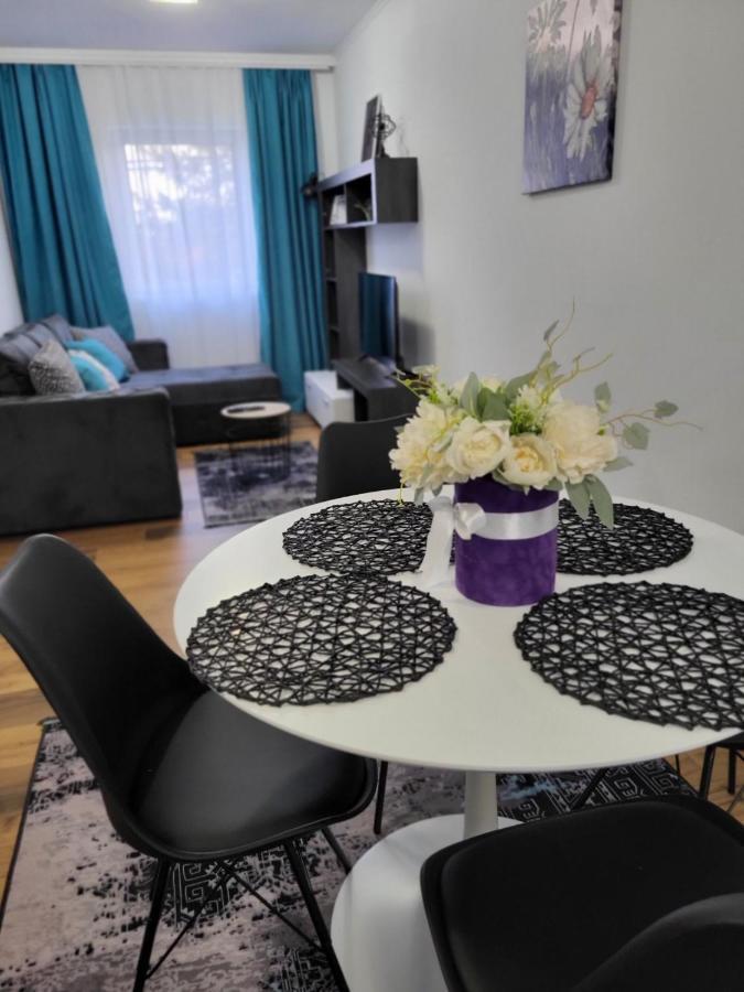 Sky Lux Apartmani Surcin Ngoại thất bức ảnh