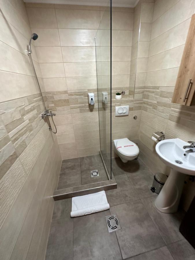 Sky Lux Apartmani Surcin Ngoại thất bức ảnh