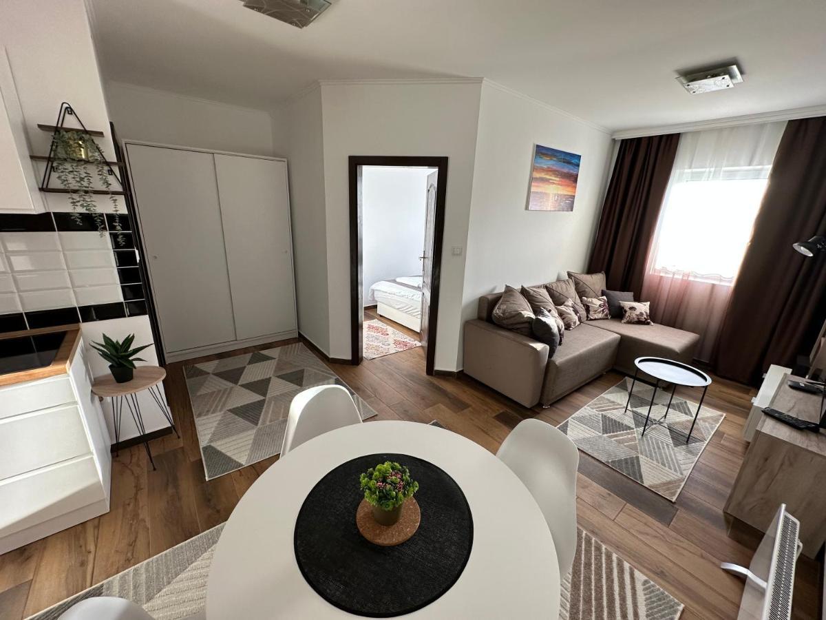 Sky Lux Apartmani Surcin Ngoại thất bức ảnh